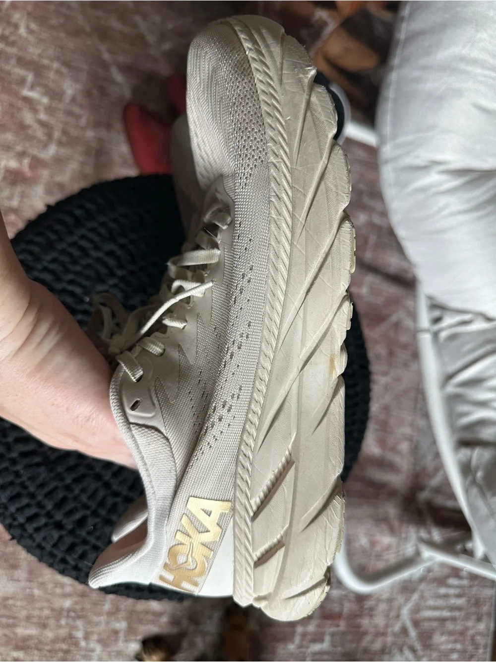 Hoka One One Clifton Cream/Beige gold series men’s 8.5 women’s 10-10.5 eu 42